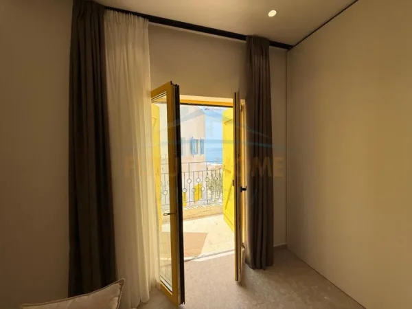 Vlore, shitet apartament 2+1+2+Parkim Kati 2, 114 m² 505.000 € (Kompleksi Santorini, Drimadhe)