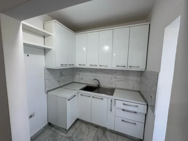 Tirane, jepet me qera apartament 2+1 Kati 3, 78 m² 350 € (rruga e dibres)