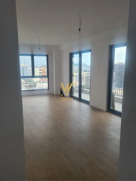 Tirane, jepet me qera zyre Kati 9, 75 m² 700 € (RRUGA TEFTA TASHKO)