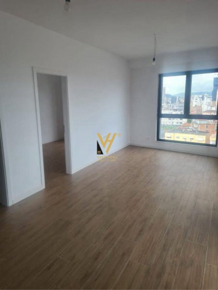 Tirane, jepet me qera zyre Kati 9, 75 m² 700 € (RRUGA TEFTA TASHKO)
