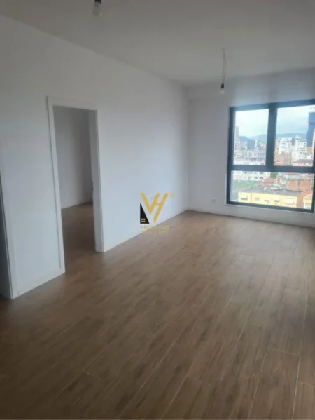 Tirane, jepet me qera zyre Kati 9, 75 m² 700 € (RRUGA TEFTA TASHKO)