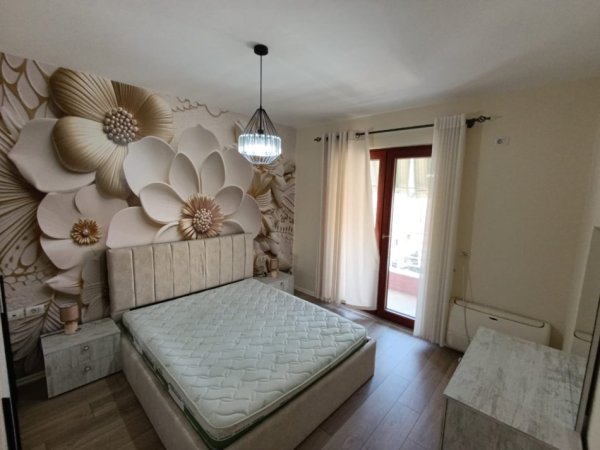 Tirane, jepet me qera apartament 2+1+Aneks+Ballkon Kati 3, 80 m² 801 € 