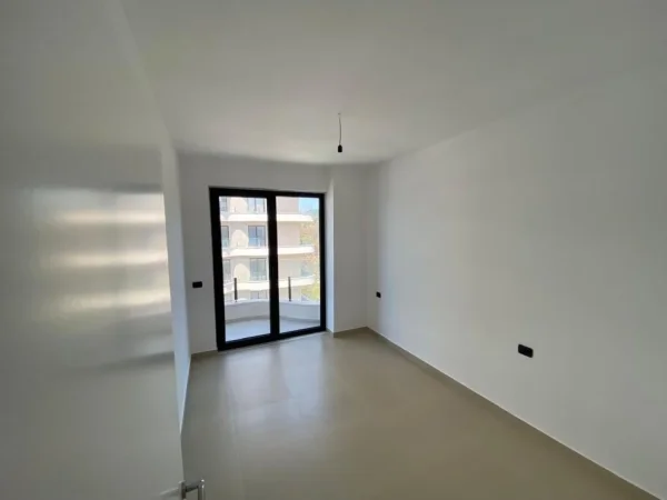 Shqiperi, shitet apartament 1+1 ,