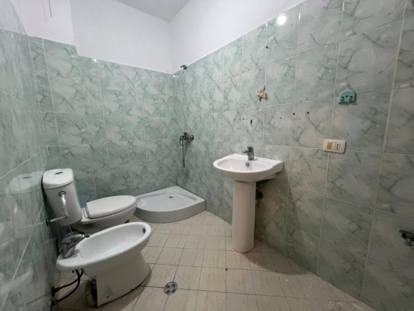 Tirane, shitet apartament 2+1+Ballkon Kati 3, 87 m² 116.000 € (Prane Bunk&#039;Art 1, Rruga Muhamet Deliu)