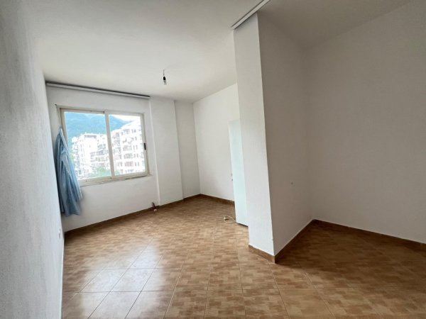 Tirane, shitet apartament 2+1+Ballkon Kati 3, 87 m² 116.000 € (Prane Bunk&#039;Art 1, Rruga Muhamet Deliu)