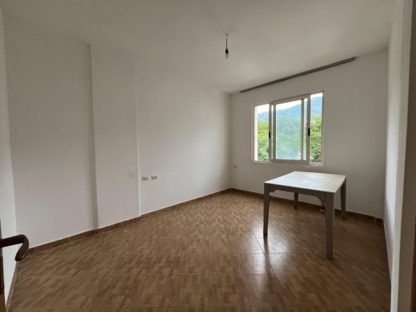 Tirane, shitet apartament 2+1+Ballkon Kati 3, 87 m² 116.000 € (Prane Bunk&#039;Art 1, Rruga Muhamet Deliu)