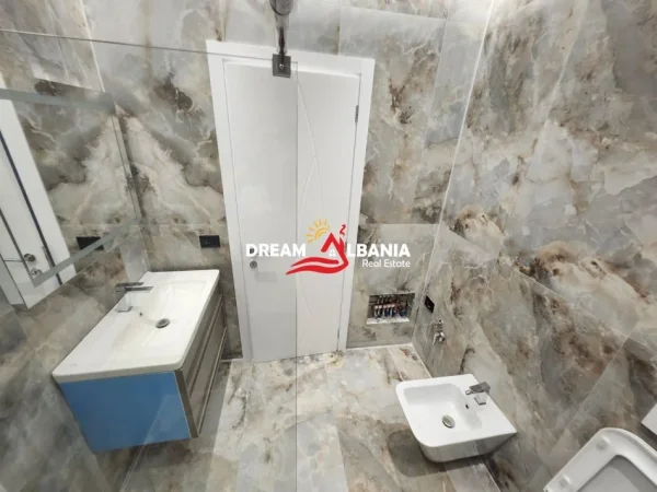 Tirane, jepet me qera apartament 2+1 , 120 m² 1.000 € 
