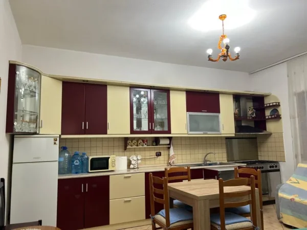 shitet shtepi 1 Katshe (MBROSTAR FERKO)