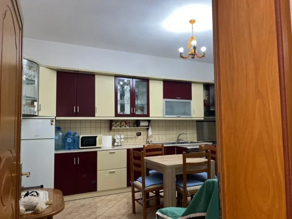 shitet shtepi 1 Katshe (MBROSTAR FERKO)