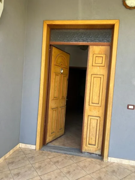 shitet shtepi 1 Katshe (MBROSTAR FERKO)