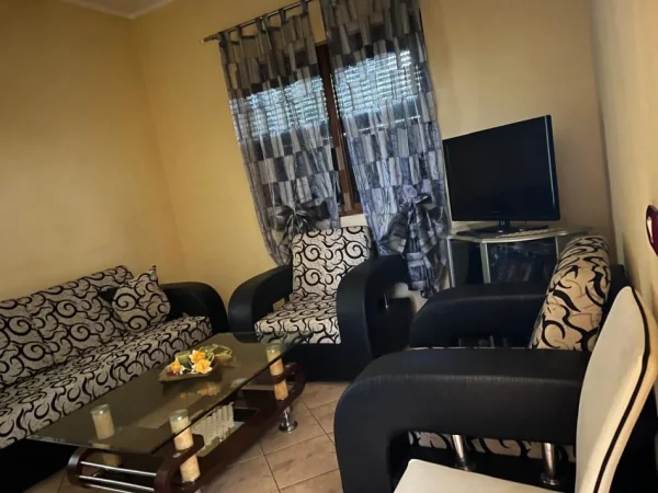 shitet shtepi 1 Katshe (MBROSTAR FERKO)