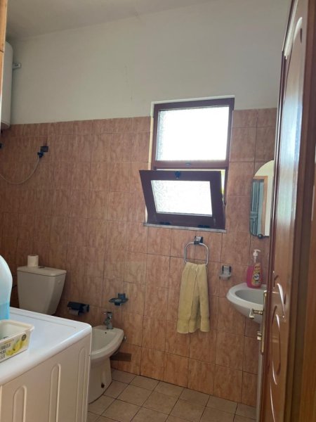 shitet shtepi 1 Katshe (MBROSTAR FERKO)