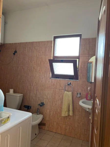 shitet shtepi 1 Katshe (MBROSTAR FERKO)