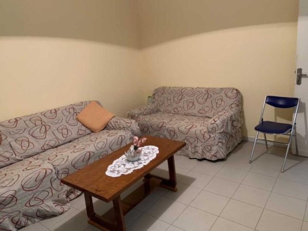 Tirane, jepet me qera apartament 2+1+Ballkon Kati 5, 95 m² 500 € (Rruga Bulevardi Zogu I)