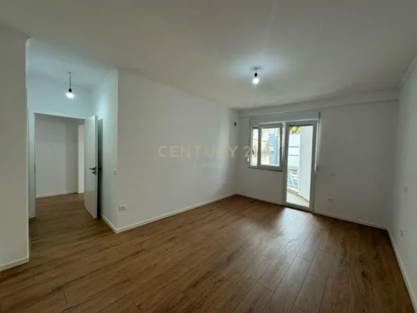 Tirane, shitet apartament 2+1 Kati 7, 95 m² 210.000 € (Rruga E Kavajes)
