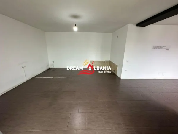 Tirane, jepet me qera zyre , 116 m² 650 €