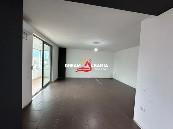 Tirane, jepet me qera zyre , 116 m² 650 €
