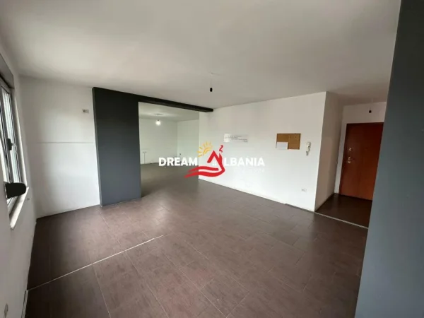 Tirane, jepet me qera zyre , 116 m² 650 €