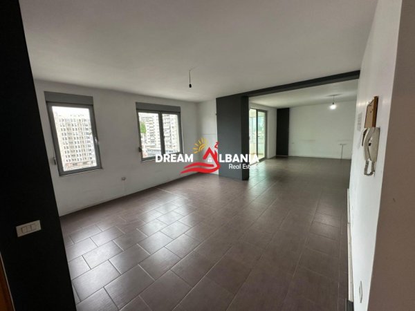 Tirane, jepet me qera zyre , 116 m² 650 €