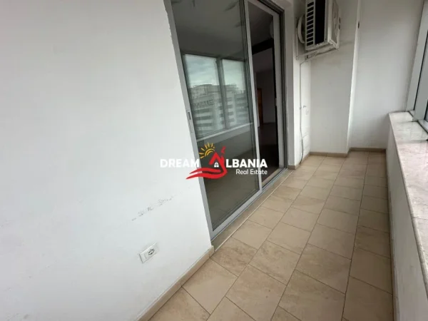 Tirane, jepet me qera zyre , 116 m² 650 €