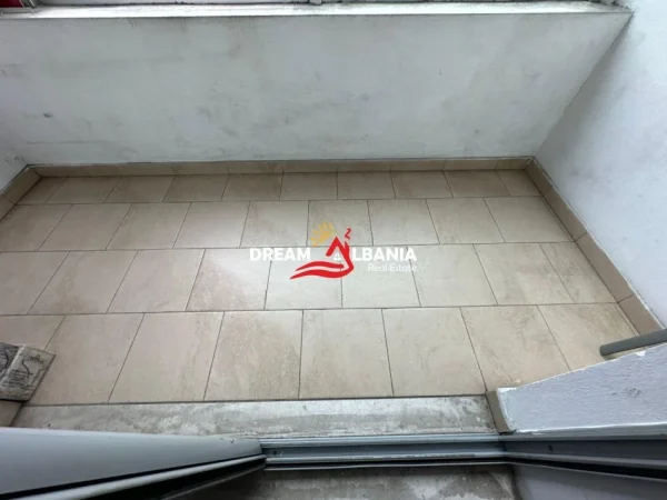 Tirane, jepet me qera zyre , 116 m² 650 €
