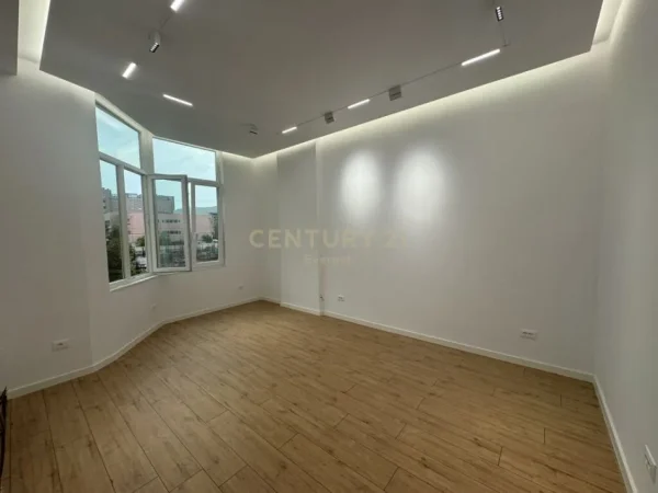 Tirane, shitet garsonier 1+1 Kati 1, 36 m² 98.000 € (21 DHJETORI)