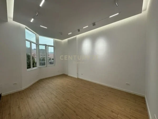 Tirane, shitet garsonier 1+1 Kati 1, 36 m² 98.000 € (21 DHJETORI)