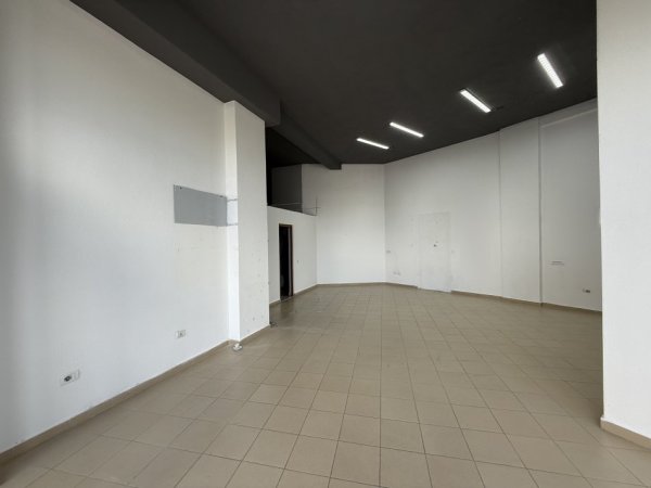 Tirane, jepet me qera ambjent biznesi Kati 0, 64 m² 800 € (Bulevardi Migjeni)