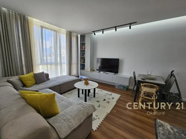 Tirane, jepet me qera apartament 1+1+Ballkon Kati 6, 73 m² 700 € (ish fusha e aviacionit)
