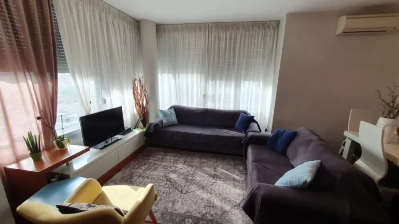 Tirane, shitet apartament 2+1+Ballkon Kati 8, 80 m² 250.000 € (Rruga e Kosovareve)