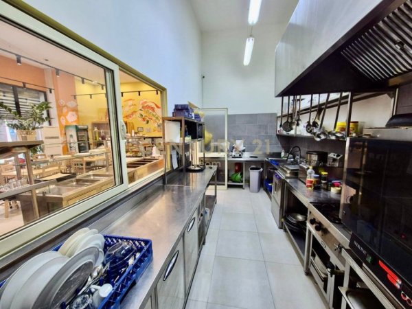Tirane, shitet bar-resorant Kati 0, 130 m² (farmacia 10)