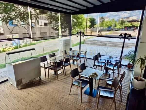 Tirane, shitet bar-resorant Kati 0, 130 m² (farmacia 10)