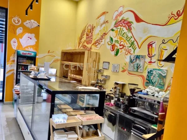 Tirane, shitet bar-resorant Kati 0, 130 m² (farmacia 10)