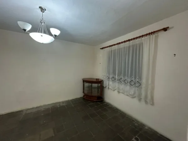 Tirane, jepet me qera 1+1 Kati 2, 60 m² 200 € (Allias)