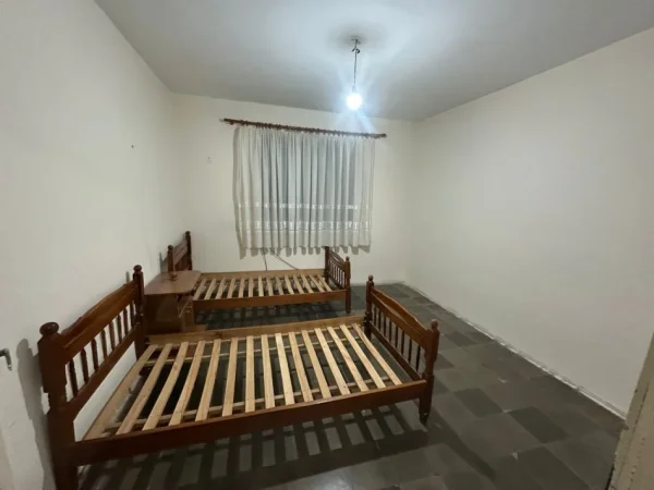 Tirane, jepet me qera 1+1 Kati 2, 60 m² 200 € (Allias)