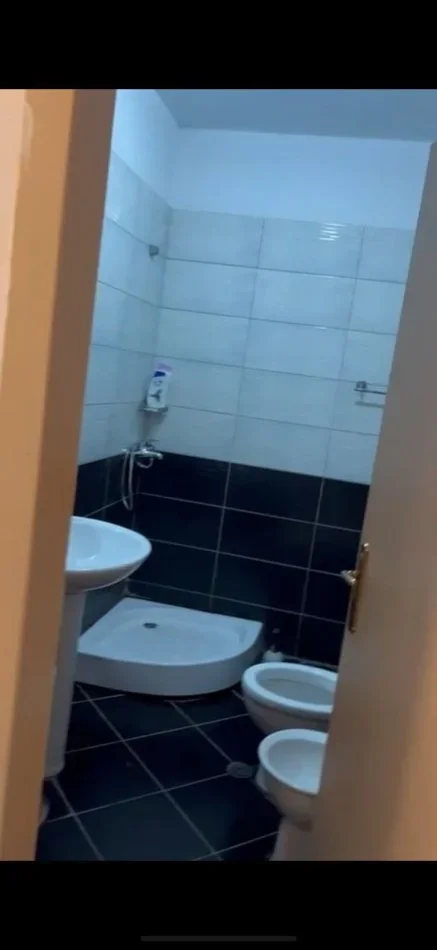 Tirane, jepet me qera apartament 2+1 Kati 8, 86 m² 400 € (Astir, prane Hark Lounge)