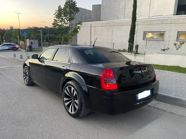 Tirane, shes makine Chrysler 300c Benzin+Gaz, e zeze automatik Klima 154 km 7.500 €