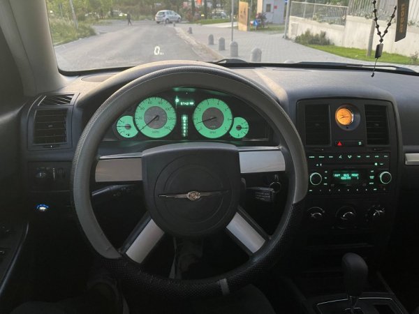 Tirane, shes makine Chrysler 300c Benzin+Gaz, e zeze automatik Klima 154 km 7.500 €