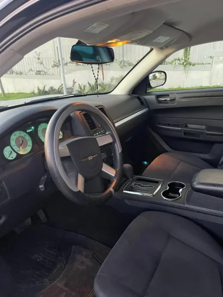 Tirane, shes makine Chrysler 300c Benzin+Gaz, e zeze automatik Klima 154 km 7.500 €