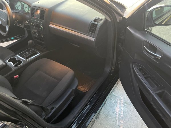 Tirane, shes makine Chrysler 300c Benzin+Gaz, e zeze automatik Klima 154 km 7.500 €