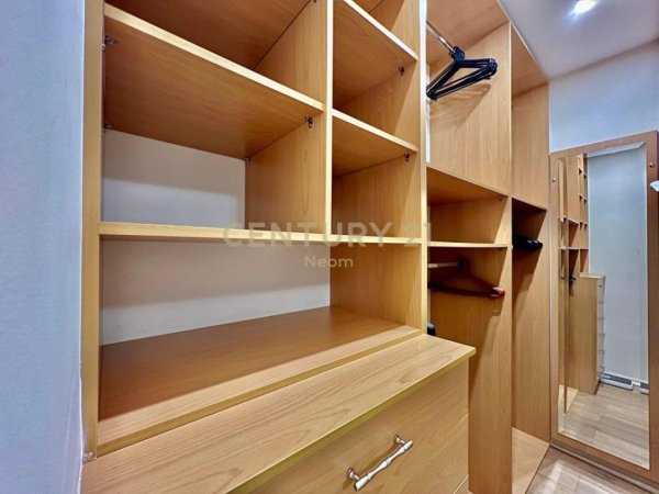 Tirane, jepet me qera apartament 2+1+Ballkon Kati 3, 132 m² 1.200 € (Vizion Plus)