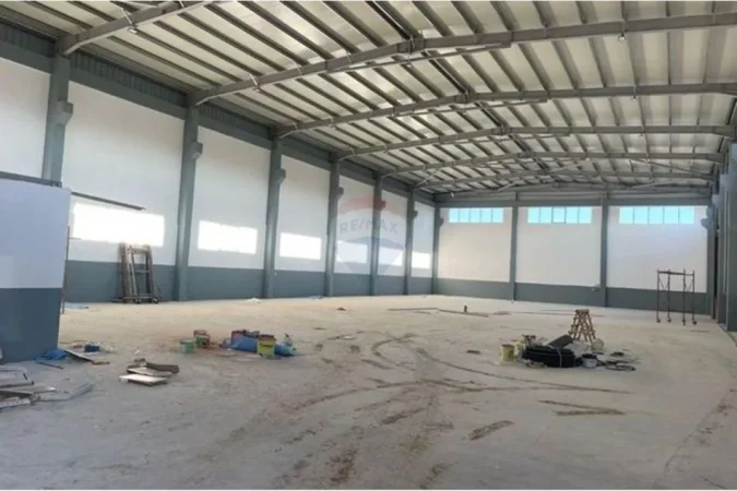 Tirane, jepet me qera ambjent biznesi , 2.500 m² 4.000 € (Vore)