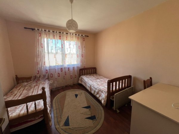 Tirane, jepet me qera apartament 2+1+Ballkon Kati 5, 90 m² 500 € (Rruga e Kavajes)