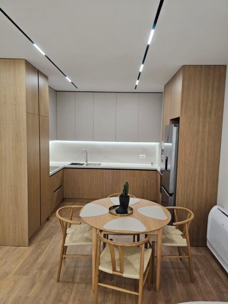 Tirane, jepet me qera apartament 2+1+Ballkon Kati 4 95 m² 750 € (Rruga Jordan Misja)