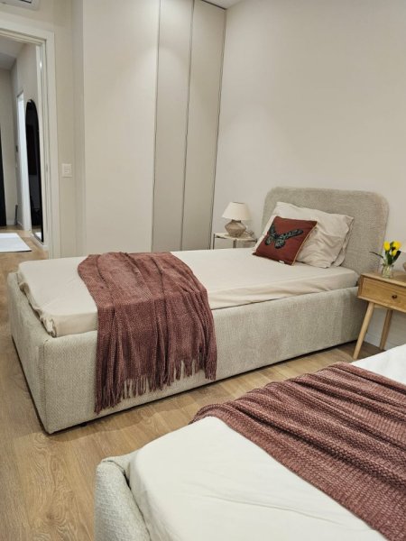 Tirane, jepet me qera apartament 2+1+Ballkon Kati 4 95 m² 750 € (Rruga Jordan Misja)