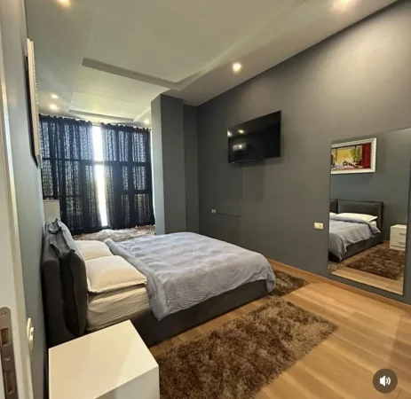 Tirane, jepet me qera apartament 1+1 Kati 1, 110 m² 650 € (rruga peti)