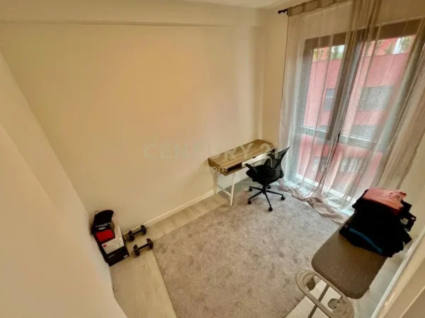 Tirane, jepet me qera apartament 2+1+Ballkon Kati 5, 90 m² 800 € (Kodra e Diellit)