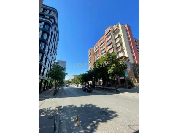 Tirane, jepet me qera garazh | post parkimi Kati -1, 25 m² 150 € (rruga e elbasanit)