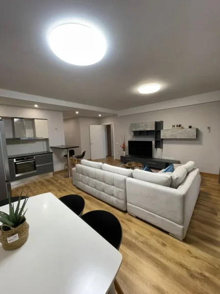 Tirane, jepet me qera apartament 2+1 Kati 7, 120 m² 1.400 € (Kompleksi Deliorgji)