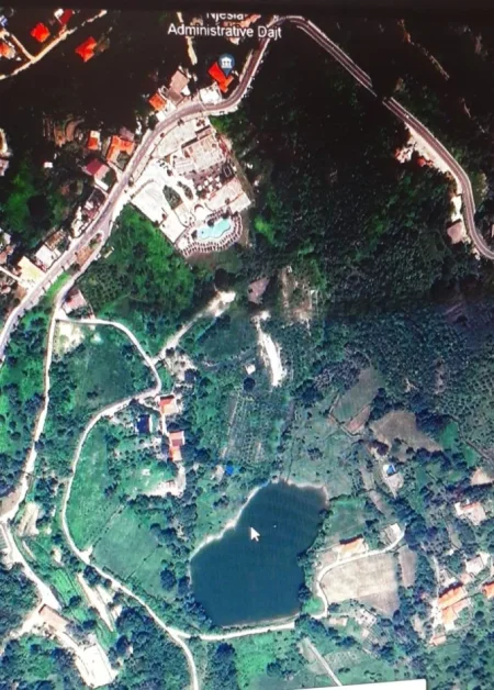 Tirane, shes toke , 6.135 m² 490.800 € (Linze)